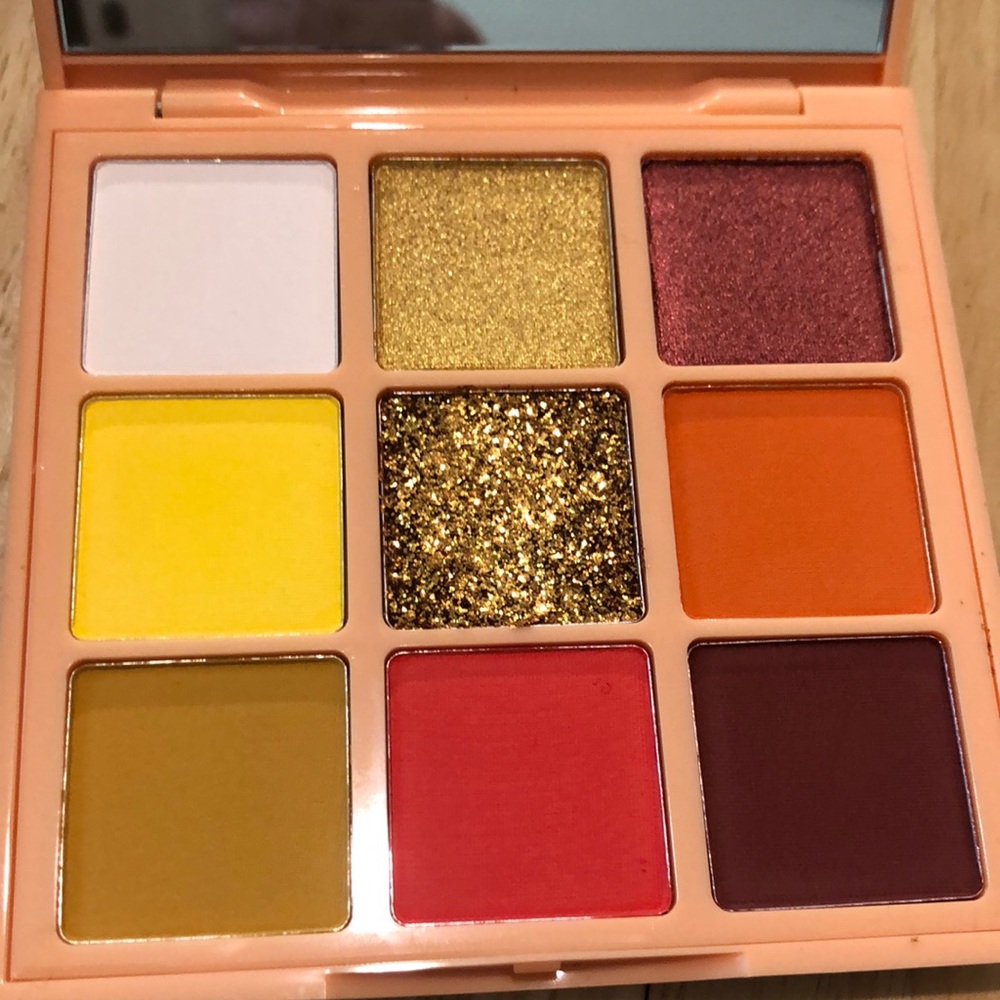 Kara Beauty Cosmetics ~ Amore Eyeshadow Palette